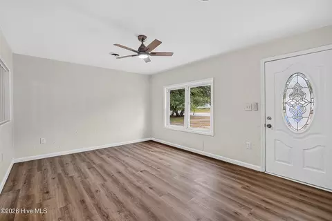 Living - 145 Ash Ct, Hubert, NC 28539 photo 2 of 3