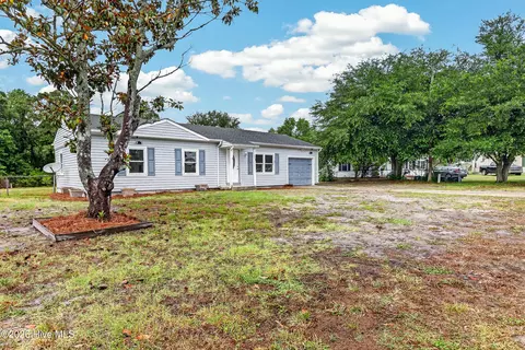 145 Ash Ct, Hubert, NC 28539