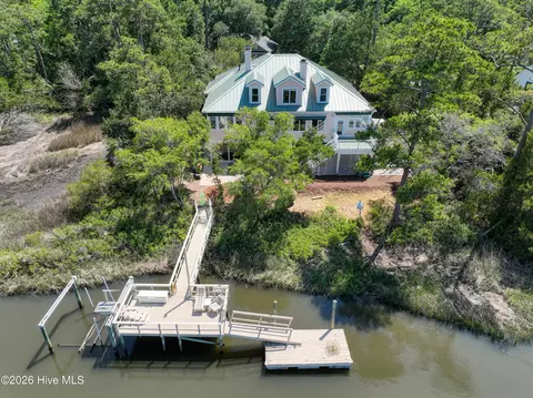 602 Mimosa Pl, Oak Island, NC 28465
