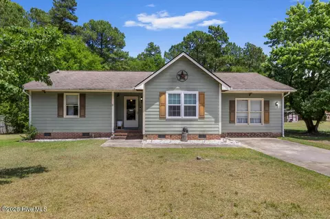 419 Wapiti Dr, Spring Lake, NC 28390