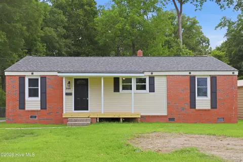 308 Woodhaven Dr, Jacksonville, NC 28540