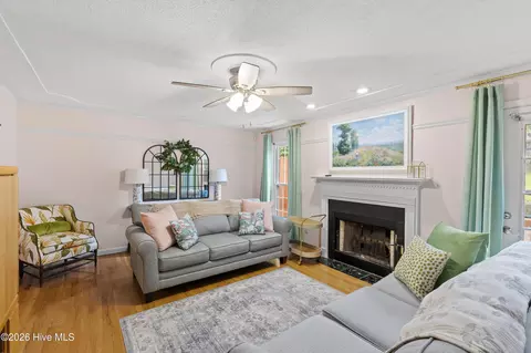 Living - 415 Bristol Rd, Martinez, GA 30907 photo 1 of 4