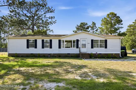 404 Oregon Trl, Hubert, NC 28539
