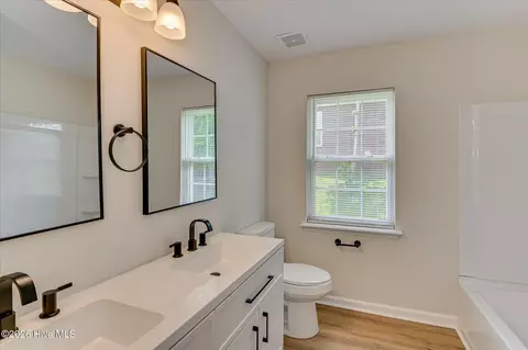 Bath - 853 Prairie Ln, Evans, GA 30809 photo 3 of 3