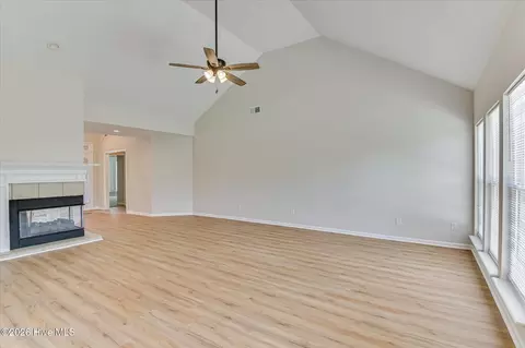 Living - 853 Prairie Ln, Evans, GA 30809 photo 3 of 4