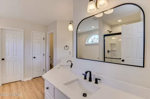 Bath - 853 Prairie Ln, Evans, GA 30809 photo 1 of 3