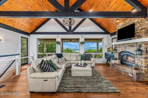 122 Oak Ter, Hayesville, NC 28904