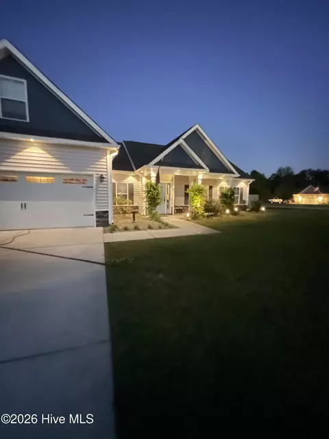 200 Albacore Ct, Hubert, NC 28539