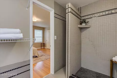 Bath - 531 Carr St, Augusta, GA 30904 photo 3 of 4
