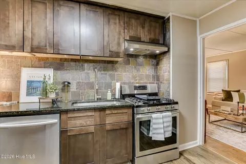 Kitchen - 531 Carr St, Augusta, GA 30904 photo 2 of 4