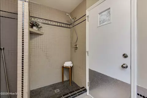 Bath - 531 Carr St, Augusta, GA 30904 photo 2 of 4