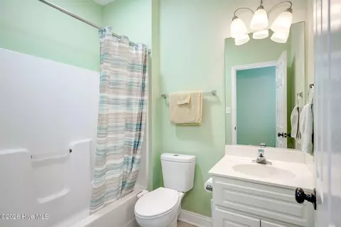 Bath - 3961 Cheyenne Trl, Martinez, GA 30907 photo 4 of 4
