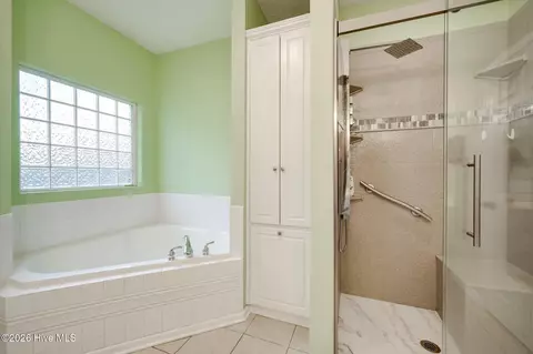 Bath - 3961 Cheyenne Trl, Martinez, GA 30907 photo 2 of 4