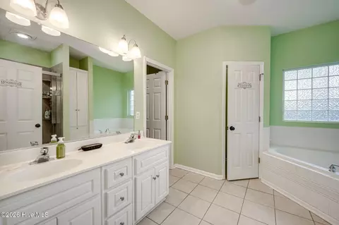 Bath - 3961 Cheyenne Trl, Martinez, GA 30907 photo 1 of 4