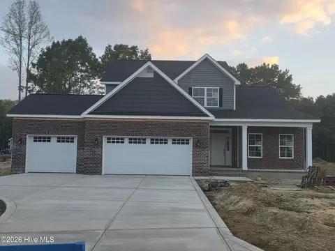 2917 Loch Ct, Grimesland, NC 27837