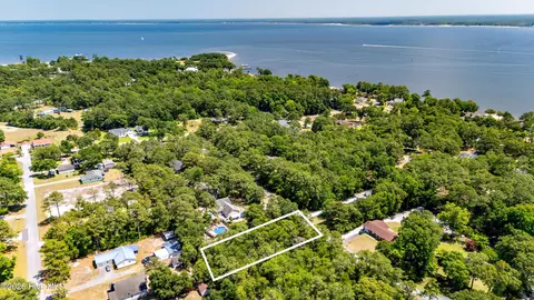 114 Lakeshore Dr, Minnesott Beach, NC 28510