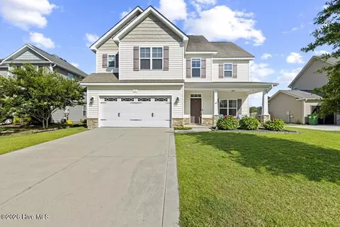 121 Long Pond Dr, Sneads Ferry, NC 28460