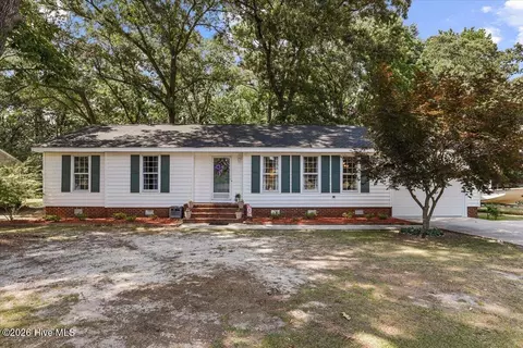 2444 Pine Knoll Dr, Kinston, NC 28504