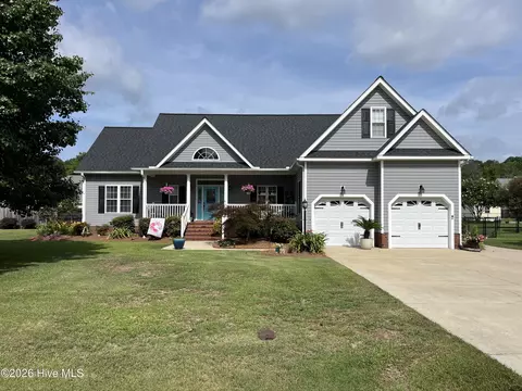 219 Maddux Dr, Pikeville, NC 27863