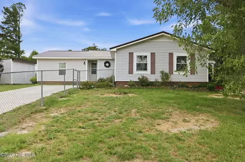 16 Crestview Pl, Spring Lake, NC 28390