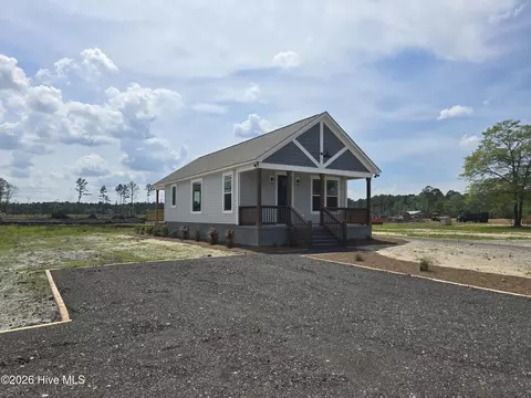 579 Stokestown Rd, Wallace, NC 28466