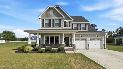 2240 Three Oaks Dr, Greenville, NC 27858
