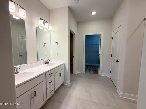 Bath - 816 Tupelo Tree Dr, Hubert, NC 28539 photo 2 of 4