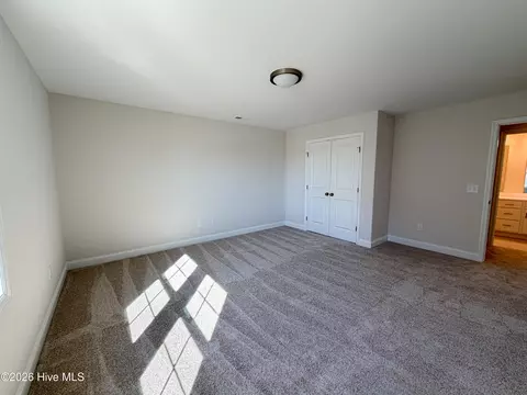 Bedroom - 816 Tupelo Tree Dr, Hubert, NC 28539 photo 6 of 10