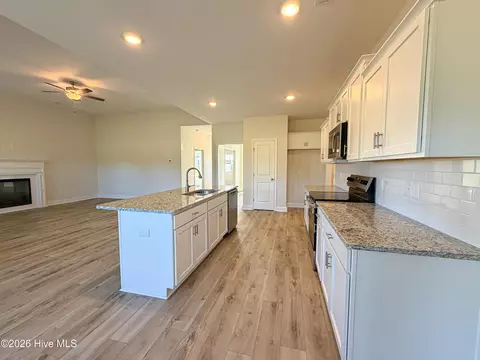 Kitchen - 816 Tupelo Tree Dr, Hubert, NC 28539 photo 3 of 4