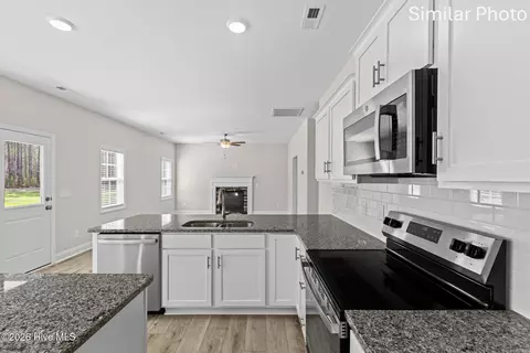 Entry Way - 760 Aria Ln, Hubert, NC 28539 photo 6 of 11