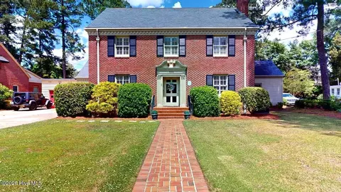 206 W James St, Mount Olive, NC 28365