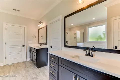 Bath - 702 Nuttall St, Evans, GA 30809 photo 4 of 11
