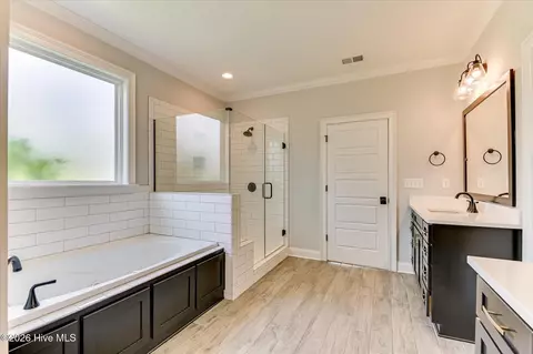 Bath - 702 Nuttall St, Evans, GA 30809 photo 5 of 11