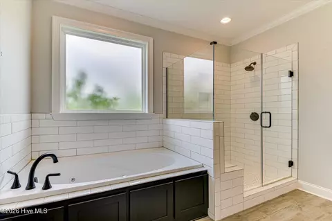 Bath - 702 Nuttall St, Evans, GA 30809 photo 6 of 11