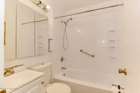 Bath - 3057 Dent St, Augusta, GA 30906 photo 2 of 2