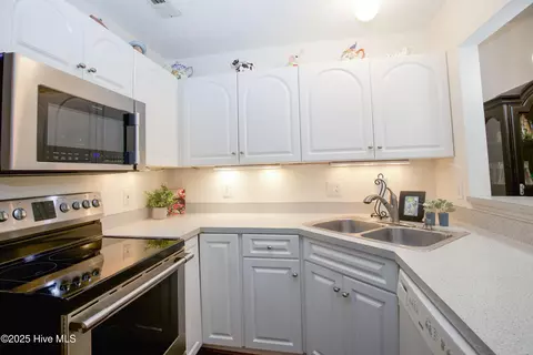 Kitchen - 320 Hiscott Ln, Pinehurst, NC 28374 photo 2 of 5
