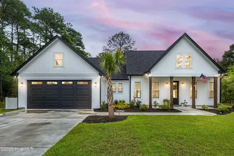 153 Boundaryline Dr NW, Calabash, NC 28467