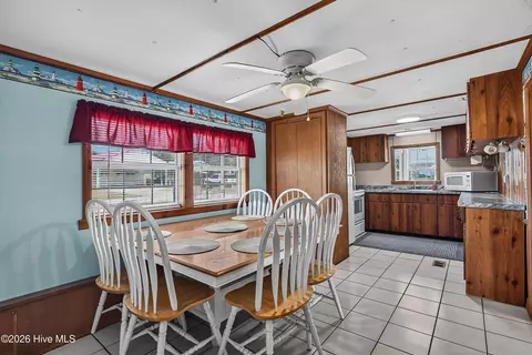 Dining - 100 Crews Ln, Hubert, NC 28539 photo 1 of 3