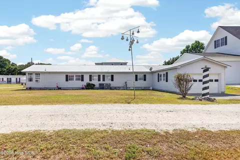 100 Crews Ln, Hubert, NC 28539