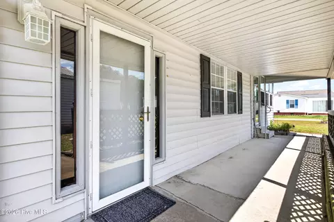 Exterior - 100 Crews Ln, Hubert, NC 28539 photo 3 of 10