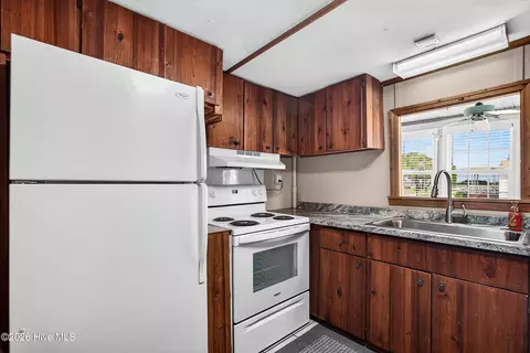 Kitchen - 100 Crews Ln, Hubert, NC 28539 photo 2 of 2