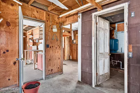 Entry Way - 100 Crews Ln, Hubert, NC 28539 photo 1 of 1