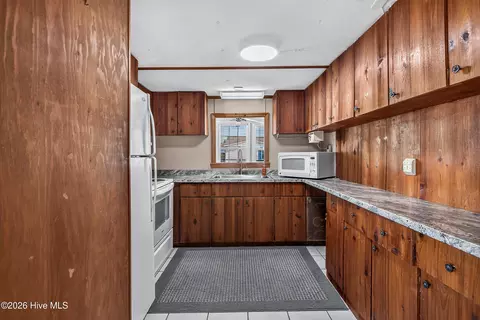 Kitchen - 100 Crews Ln, Hubert, NC 28539 photo 1 of 2