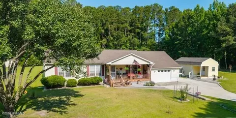 9328 Doris Dr, Oriental, NC 28571