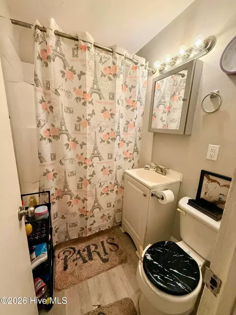 Bath - 2005 Chester Ave, Augusta, GA 30906 photo 1 of 1