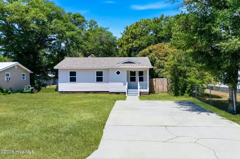 111 NE 20th St, Oak Island, NC 28465
