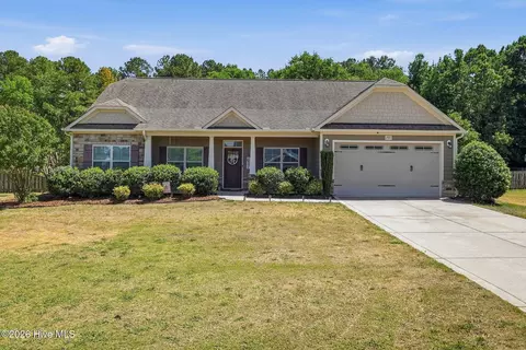 207 Brightleaf Dr, Whispering Pines, NC 28327