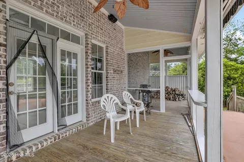 Exterior - 184 Olde Point Rd, Hampstead, NC 28443 photo 5 of 20