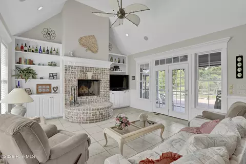 Living - 184 Olde Point Rd, Hampstead, NC 28443 photo 3 of 4