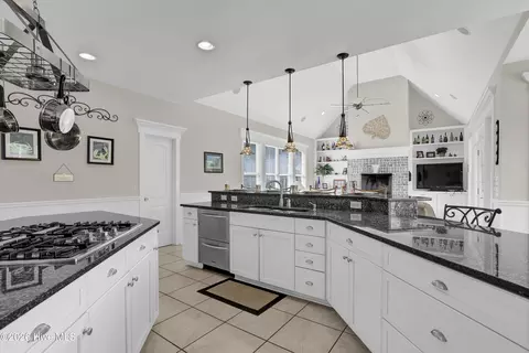 Kitchen - 184 Olde Point Rd, Hampstead, NC 28443 photo 3 of 7